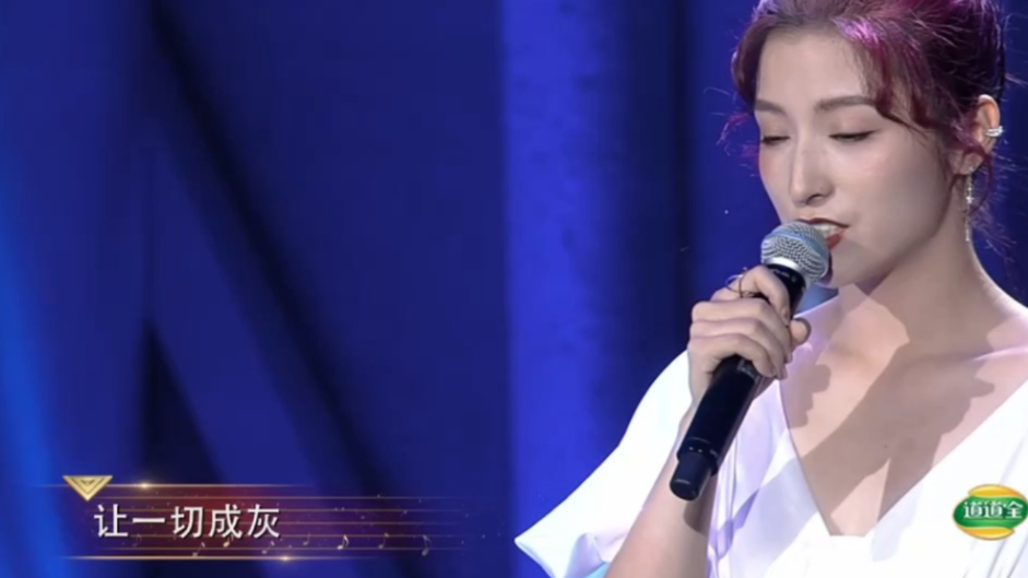 潘辰深情演唱《遗憾》，人美歌甜，真情流露打动人心_腾讯新闻