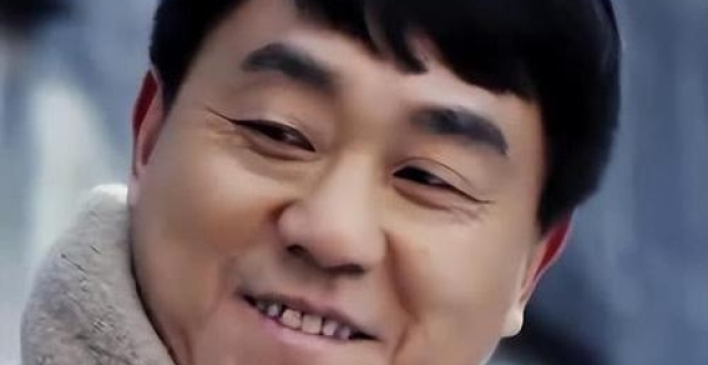 何冰：结婚几十年零绯闻！看看妻子是谁，就知道他为何不敢乱来了_腾讯新闻
