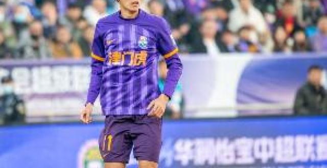 谢维军：从去年底我就开始尝试踢中后卫，我和全队融合得比较好腾讯新闻 