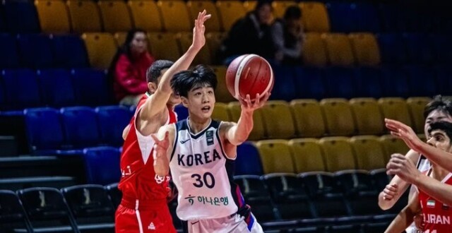 惊为天人，韩国U16男篮后卫朴泰俊砍24分5板8助外加逆天17抢断_腾讯新闻