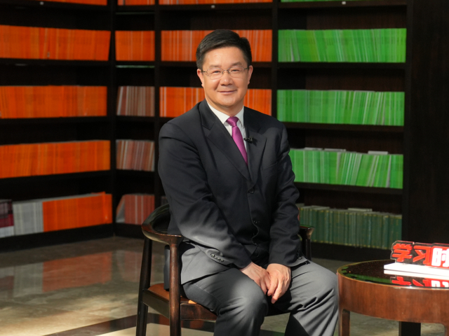 专访中央党校(国家行政学院)科研部副主任洪向华
