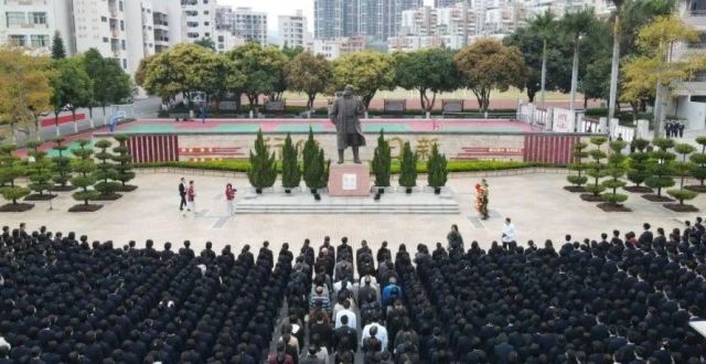 缅怀先烈事迹 弘扬邓发精神——邓发纪念中学隆重举行纪念邓发烈士诞辰117周年活动_腾讯新闻