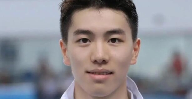 游泳冠军赛男100蝶半决赛孙佳俊第一破奥运A标 陈俊儿等三将破B标_腾讯新闻