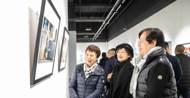 第七届“游子情”摄影艺术展开展_腾讯新闻