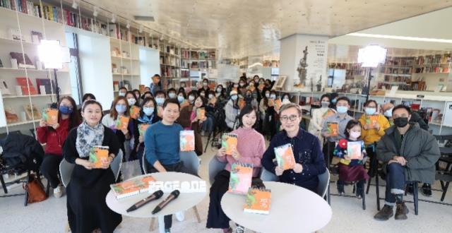 傅真长篇小说《斑马》出版，书写当代各阶层女性的生存处境_腾讯新闻