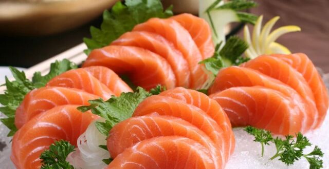 生吃三文鱼安全吗？_腾讯新闻