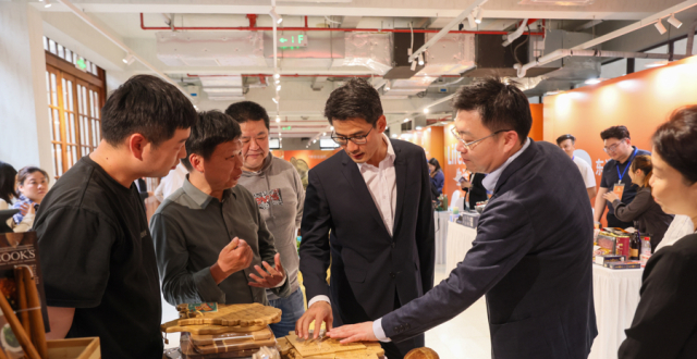 帮助外贸企业“出口转内销”！静安区搭建内外贸一体化线下线上联动平台_腾讯新闻