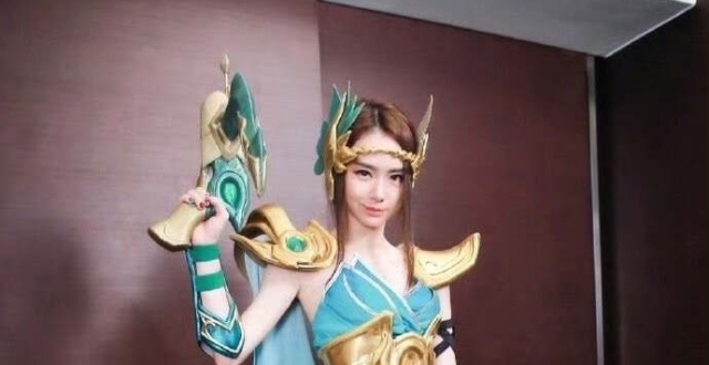 戚薇COS王者角色盘点，造型还原，身材绝佳，李承铉吃太好了_腾讯新闻