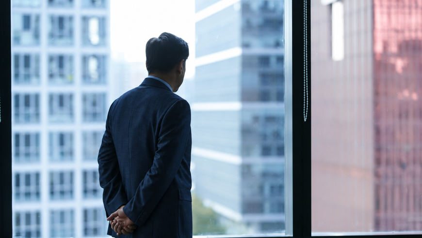 山东90后网红变名企CEO！这门“借尸还魂”暴利生意，世界首富也在做