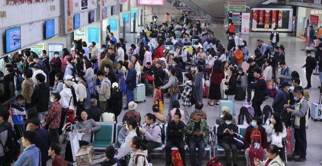 高效有序，服务多元！青岛城运“五一”假期运送乘客近680万人次_腾讯新闻