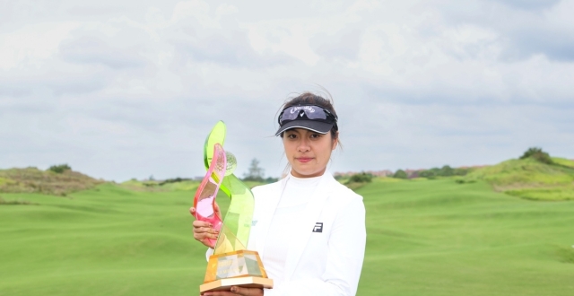 FILA GOLF女子菁英赛台风之前完美谢幕 纪钰爱完胜 本赛季再夺冠！_腾讯新闻