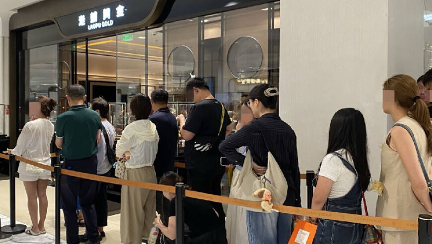 “3.8万买的老铺黄金，二手只能卖1.9万”