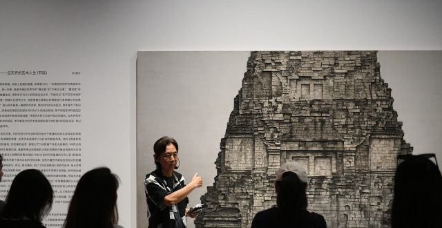 用作品回应时代变迁，“应天齐当代艺术展”在深圳开展_腾讯新闻