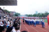 新生入学第一课，广大附中举行国防教育汇报表演_腾讯新闻