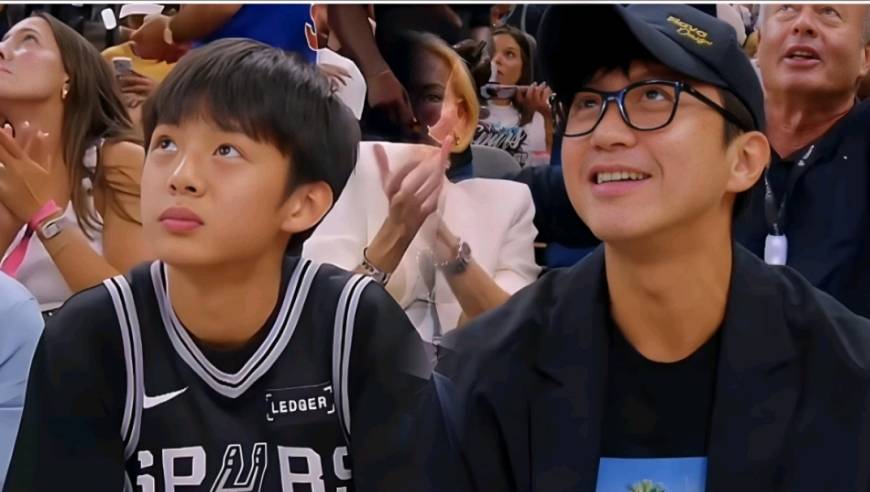 邓超出现在NBA赛场，儿子模样竟和孙俪一模一样？