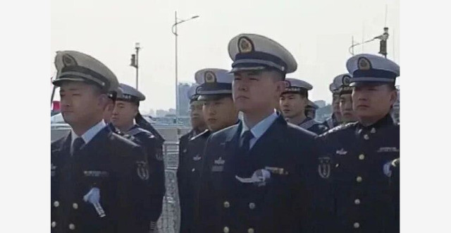 海军定州舰举行悼念活动_腾讯新闻