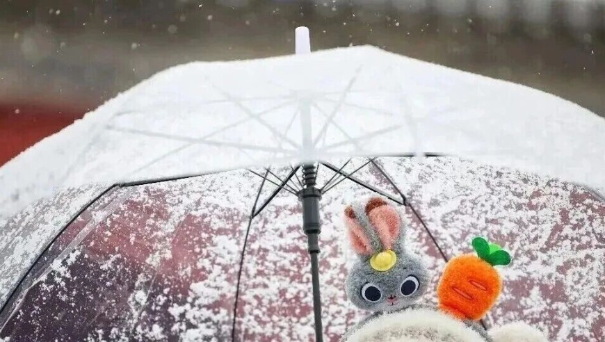 EU Support to Ukraine; U.S. Defense Bill and Taiwan; Beijing Weather Warnings; Epstein Case Documents; Gaza Tensions; China's Domestic Demand Strategy