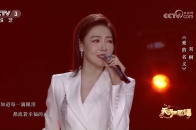 刘桐演唱《爱的名义》，声线温润，诉说人间至深情长_腾讯新闻