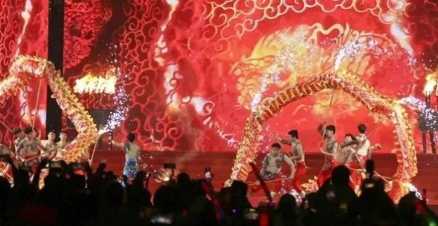 非遗闹元宵，一夜鱼龙舞！_腾讯新闻