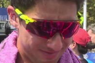 中国香港选手伍泰龙哭诉比赛中衣服被人扯烂致退赛，“四年努力与付出在两分钟内被破坏”_腾讯新闻