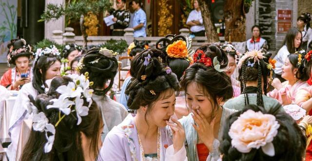 悠游番禺余荫山房，近百位汉服美女裙裾飘飘走进《诗经》_腾讯新闻