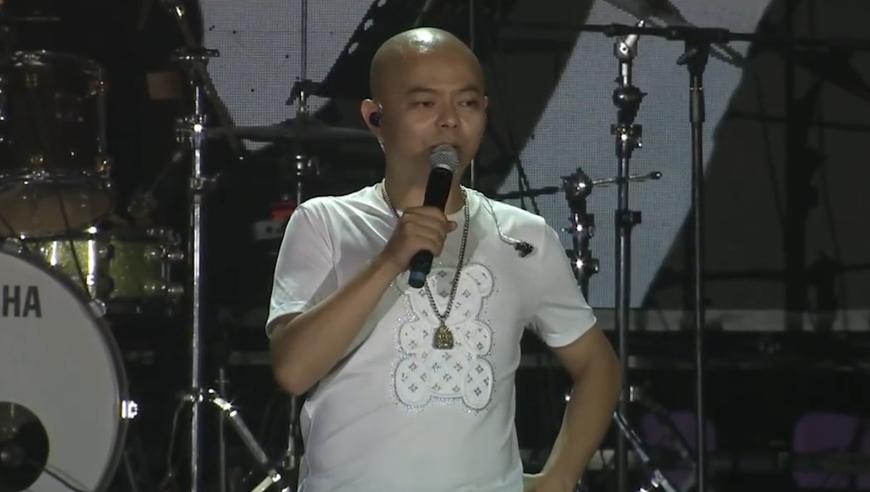欧阳娜娜与安雨恋情曝光，两人亲密互动同回住处，男方曾是李庚希前任_腾讯新闻