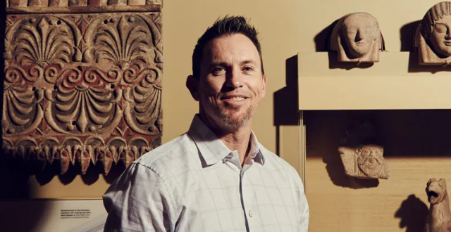 Brad Lidge transitions from MLB pitcher to archaeologist in Italy