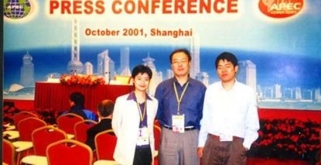 2001年APEC，我与美国总统“喉舌”的较量，布什30分钟的演讲，居然……_腾讯新闻