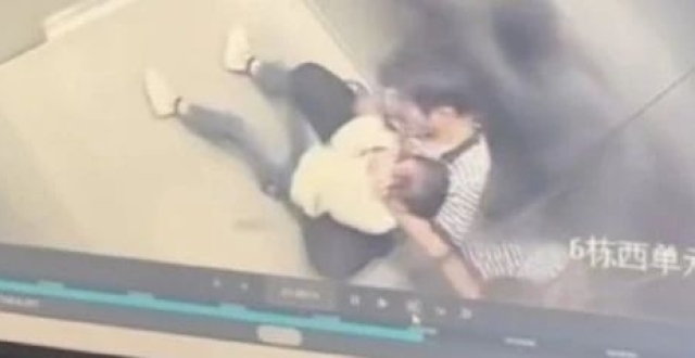 14岁男孩电梯里捂嘴并猥亵7岁女童，警方通报——_腾讯新闻