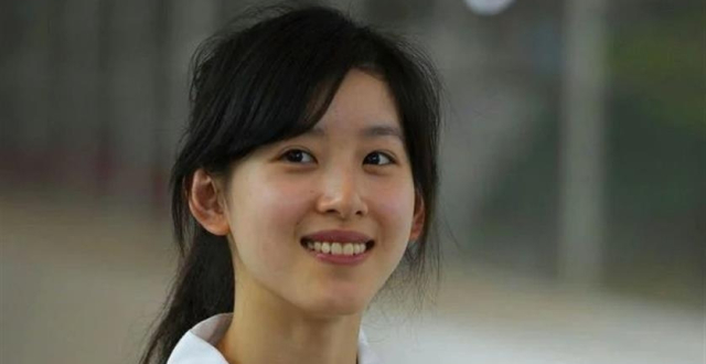曝章泽天父母离婚内幕，她和母亲一起生活，同父异母妹妹被扒_腾讯新闻