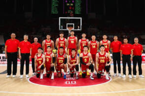 中国男篮沈阳主场19分惨败日本，暴露了哪些问题？出线还有希望吗？