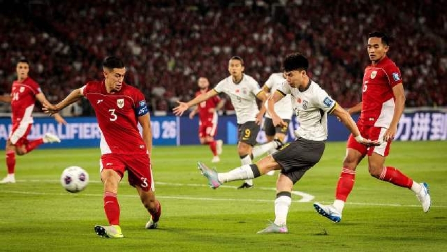 国足半场0射正0-1印尼！王钰栋屡造险+徐皓阳染黄 杨泽翔送点引争议