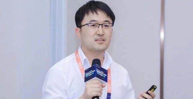 对话北大系创始人杨建刚：垂直大模型的“下半场”，打通AI落地最后一公里_腾讯新闻