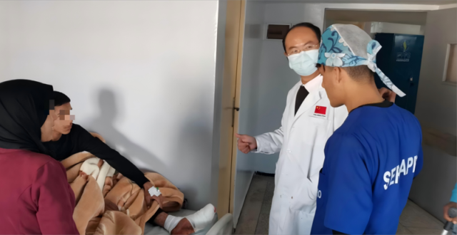 援摩征程显担当！上海医生在摩洛哥 “医疗旷野”救死扶伤_腾讯新闻