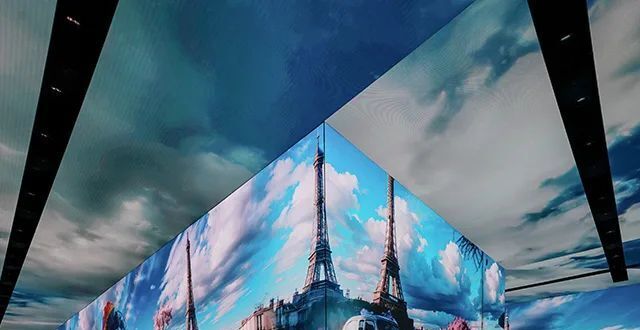 当Balenciaga成为一面反射现实的黑镜_腾讯新闻