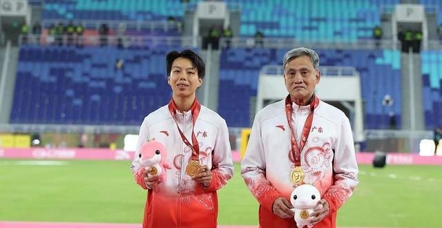 别纠结刘景扬的专项教练了，知道改变苏炳添一生的是跳远名帅吗？_腾讯新闻