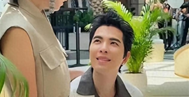钱再多有什么用？结婚才2年，萧敬腾就尝到了老妻少夫的烦恼_腾讯新闻