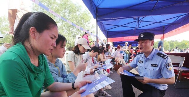 全警赴“考”，“平安”作答！ 连云港市公安机关圆满完成高考安保任务_腾讯新闻