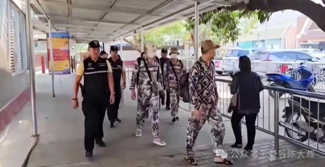 暴力殴打同胞的芭提雅中国犯罪团伙头目自首 同伙均否认指控_腾讯新闻