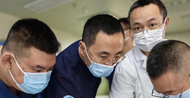3家医院都已经放弃的病人，张医生为何还要在苦苦坚持？每个有孩子的人都会感到意难平_腾讯新闻