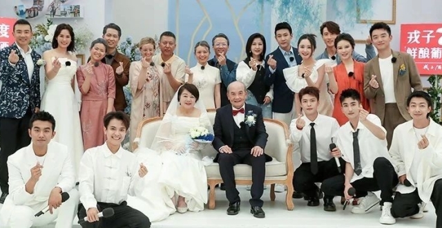 收官！刘畊宏王婉霏精心策划金婚婚礼，郑恺吴尊老友齐聚见证幸福时刻_腾讯新闻