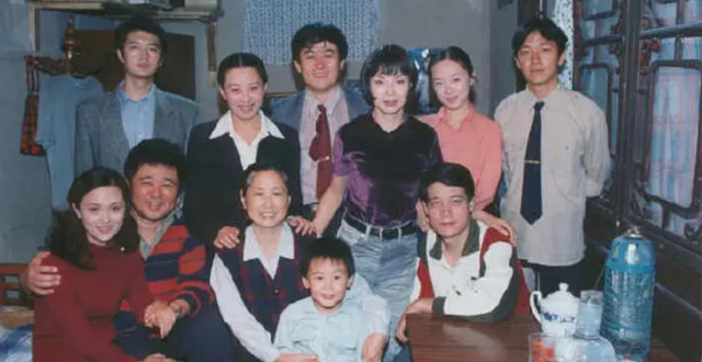 90年代成流量密码？《繁花》《猎冰》爆火，冯小刚张艺谋也赶着拍_腾讯新闻
