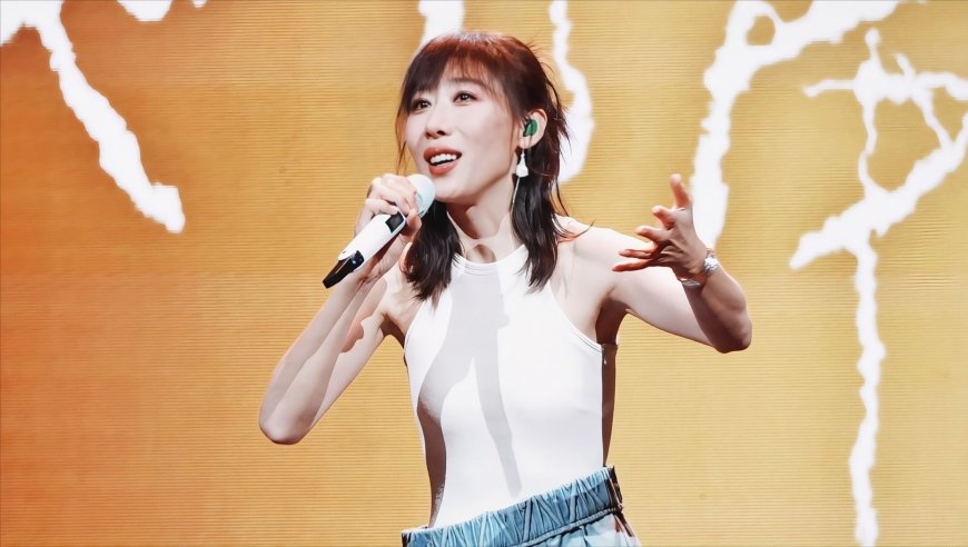 任素汐深圳首场演唱会太惊艳！老歌新唱直戳人心，被演戏耽误的歌手
