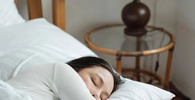 每天睡多久最好？成年人必须睡够7小时才行吗？_腾讯新闻