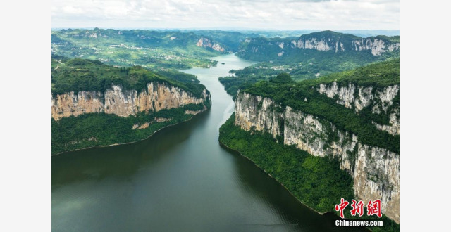 航拍贵州乌江源百里画廊 风景美如画_腾讯新闻