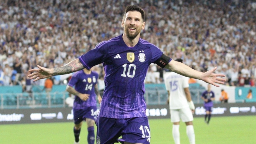 梅西推射上演梅开二度 进球方式神似当年读秒绝杀皇马