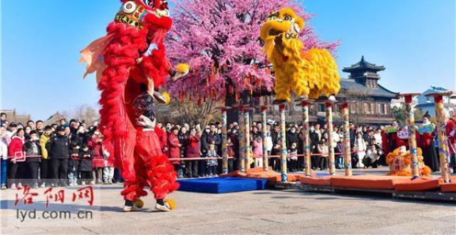 大年初一，非遗舞狮表演亮相洛邑古城_腾讯新闻