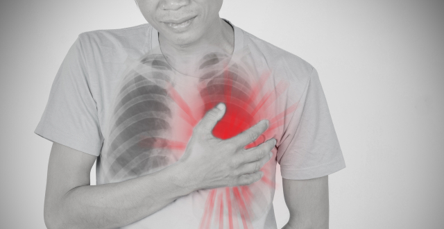 经常胸闷、胸痛是心脏病？先别自己吓唬自己，医生来帮您判断病因_腾讯新闻