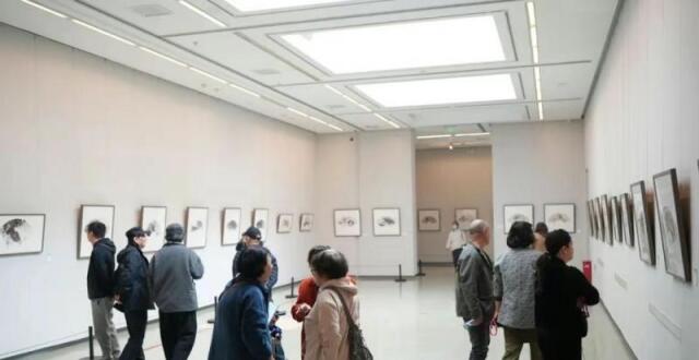 “小而见天下” 中国国家画院美术馆扇面书画作品展在京举办_腾讯新闻