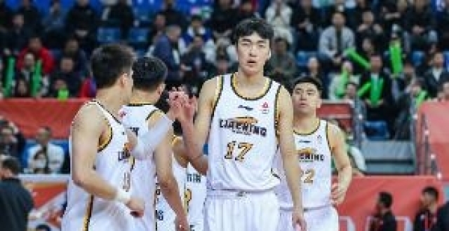 媒体人：辽宁变阵加上奇兵刘雁宇 这个半场是可以的_腾讯新闻